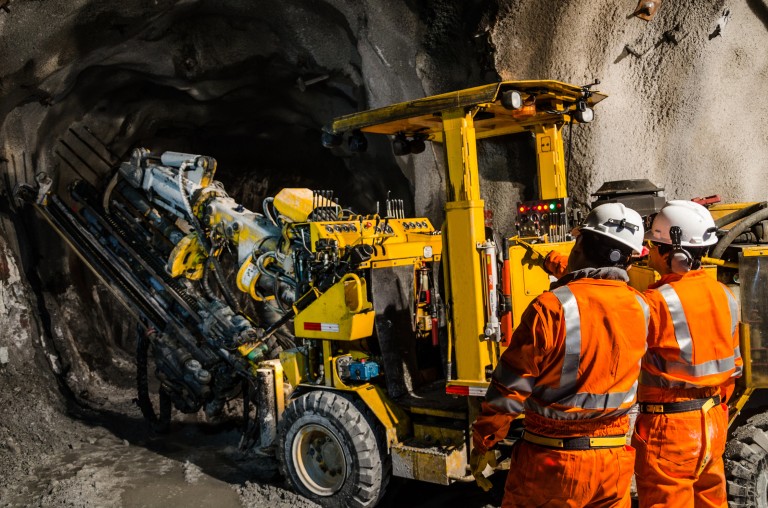 Limpiadores de seguridad Trabajos de minería con una máquina